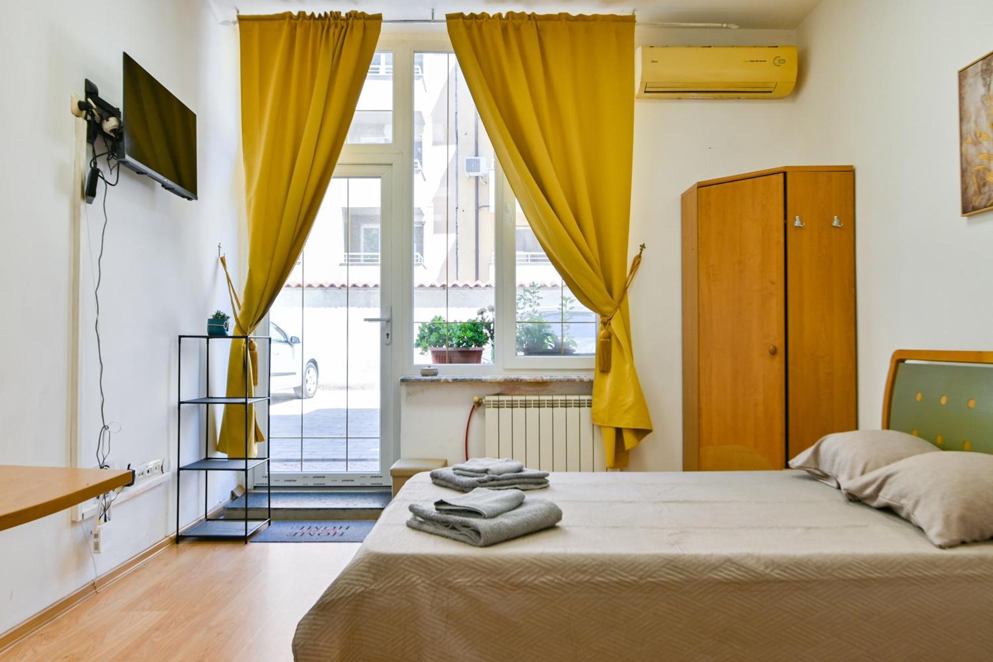 Cozy Apartment In Central София Экстерьер фото
